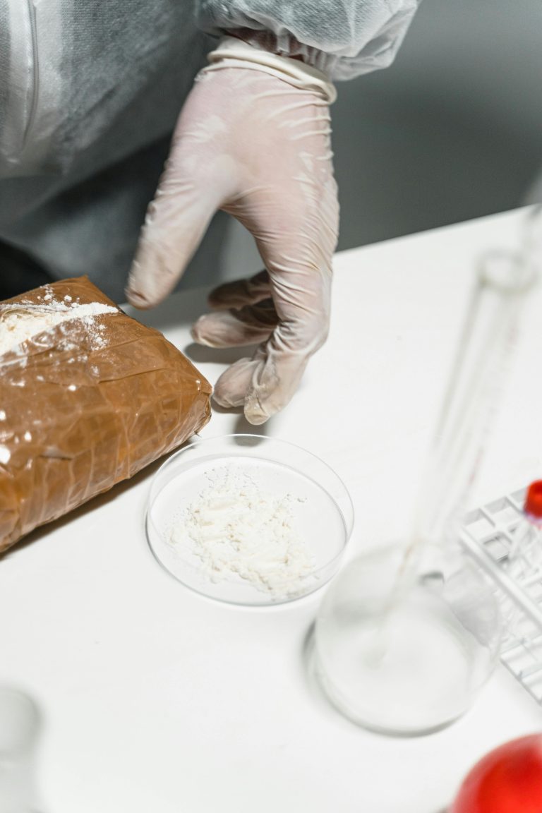 Read more about the article Опиоидная зависимость: почему самостоятельный отказ опасен и сколько длится ломка