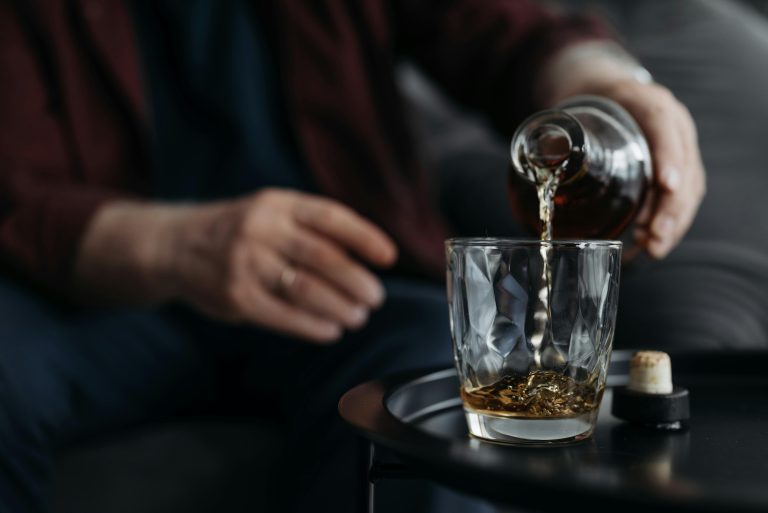 Read more about the article С чего начать лечение алкоголизма, если человек не готов к клинике?