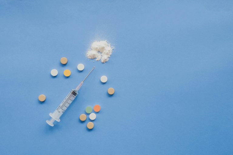 Read more about the article Как вылечить героинового наркомана: признаки зависимости и срок жизни