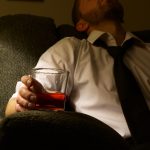 Read more about the article Что делать, если отец пьет каждый день и становится агрессивным?