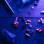 Read more about the article Как помочь наркоману при ломке в домашних условиях – первая помощь и опасные симптомы