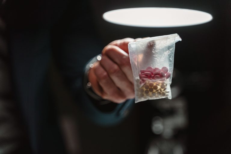 Read more about the article Как понять, что сын употребляет наркотики, если он все скрывает